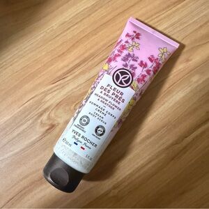 Yves Rocher Meadow Flowers & Heather Cream Body Scrub 5 fl oz